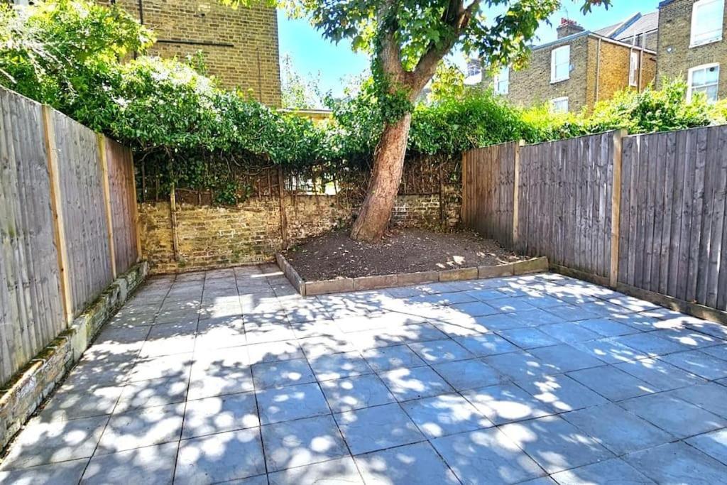 Flat In Queens Park Londen Buitenkant foto
